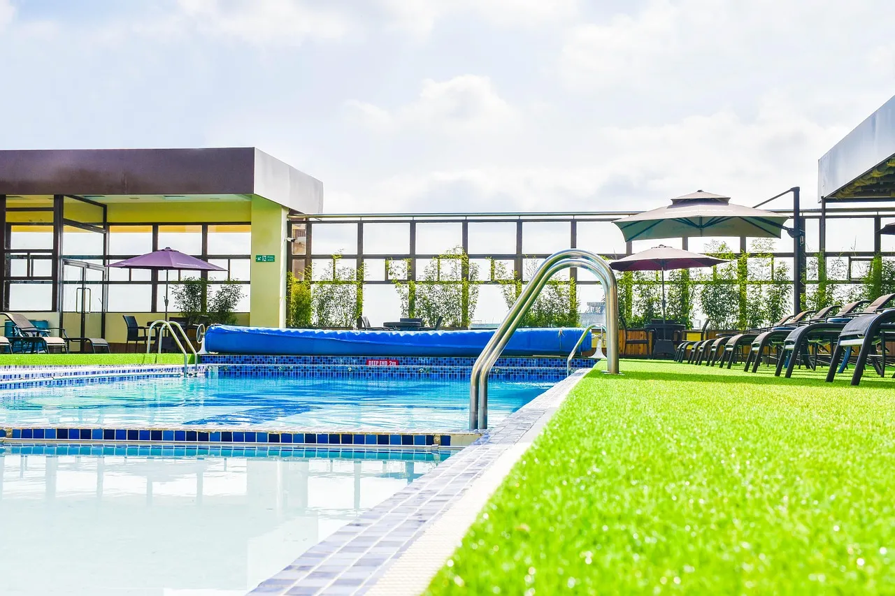 New pool building budget